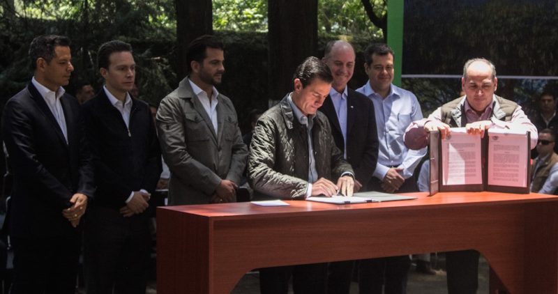 10 decretos que firmó EPN dan el agua a petroleras, refresqueras, mineras y cerveceras, advierten