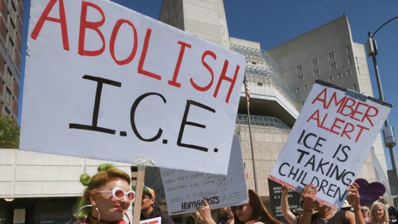 Trump defiende ICE en medio de llamados a su abolición