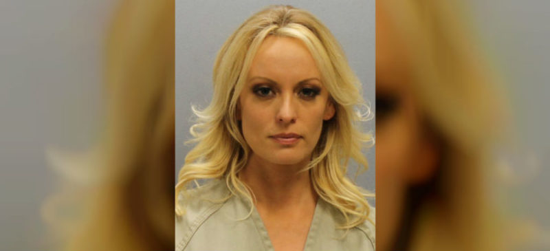 Detienen a actriz porno que reveló encuentro sexual con Trump. “ Hay motivos políticos”, dice su abogado