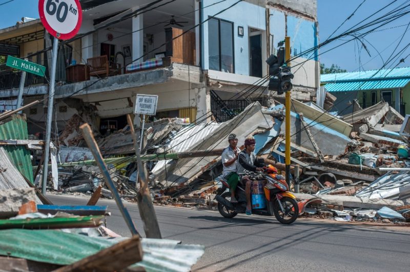 Más de 320 decesos por terremoto en Indonesia