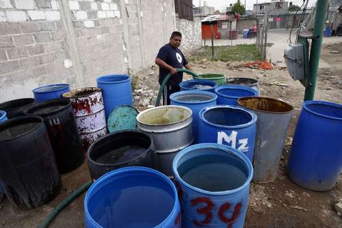 Sin agua por 72 horas, 7.5 millones de personas en la capital mexicana y 12 municipios mexiquenses. El abasto, con pipas