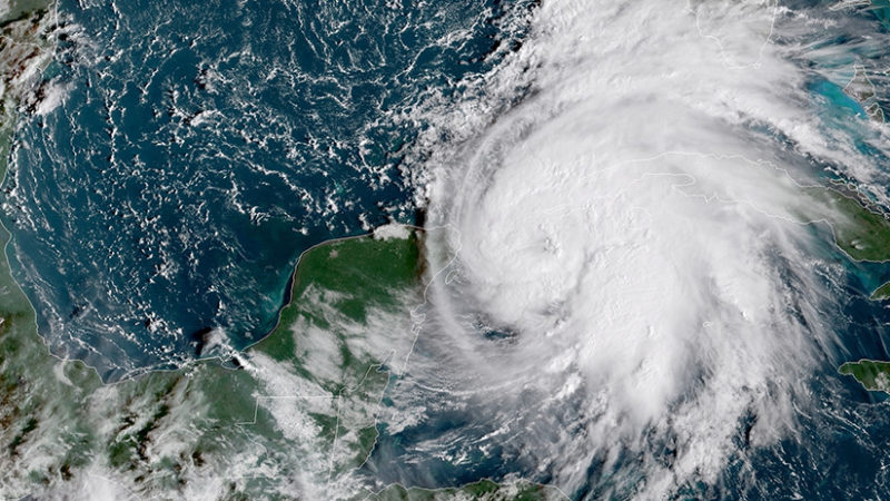 Michael se convierte en huracán y amenaza a Cuba y México camino de EU. Ya se encuentra cerca de Cozumel