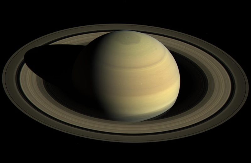 Confirma la NASA que Saturno pierde muy rápidamente sus anillos