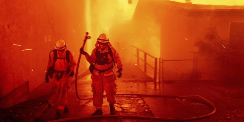 Fin a evacuaciones en zona de incendio de California