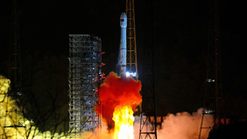 China, a punto de ‘poner un pie’ en la cara oculta de la Luna gracias a su nueva sonda