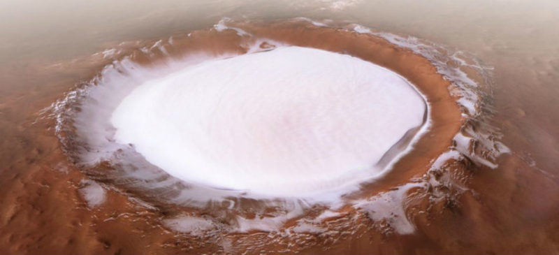 Sonda Mars Express captura cráter cubierto de hielo en Marte