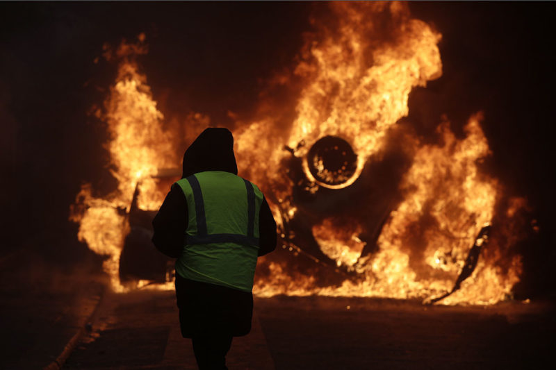 Video: Protesta de ‘chalecos amarillos’ en París: disturbios, uso de gas lacrimógeno y cientos de detenidos