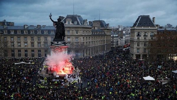 Gobierno llama al diálogo tras jornada movilizaciones en París
