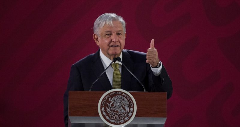 López Obrador dice que tiene indicios de que desde adentro de Pemex se están robando el combustible