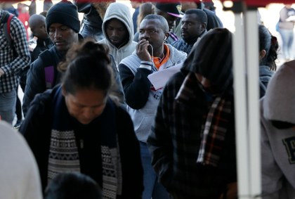 Albergues para migrantes devueltos por EU a México están saturados