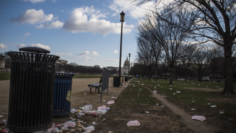 Lugares públicos en EE.UU. se hunden en la basura debido al cierre del Gobierno