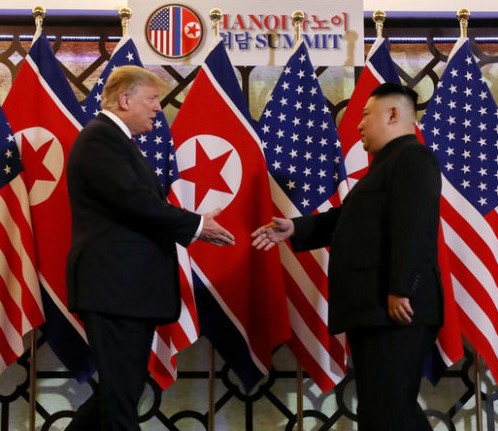 Trump califica de “gran reunión” su encuentro con Kim Jong-un y “espera con impaciencia” su continuación este jueves