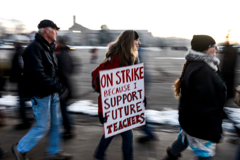 Inminente arreglo entre autoridades y maestros en huelga de Denver