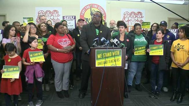 Video: Estalló la huelga de maestros de Oakland