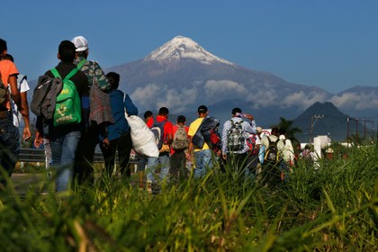 Caravanas de migrantes que cruzan México hacia EU aumentan su diversidad