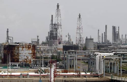 Caen ingresos del sector público por menor actividad petrolera: SHCP