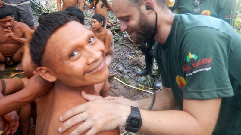Video: Misión en la Amazonia brasileña contribuye a la unión de dos tribus distantes y en conflicto