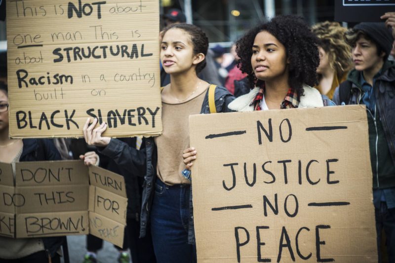 Aumentan en el país protestas estudiantiles por el racismo y la desigualdad, que afectan al sistema educativo y a la sociedad