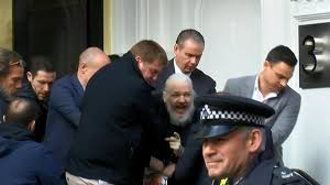Red de intelectuales condena entrega de Julian Assange; piden su liberación