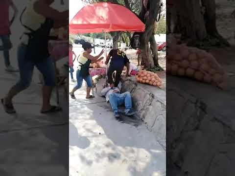 Video: Niños migrantes hondureños propinan una paliza a una familia que vende fruta en Tuxtla Gutiérez
