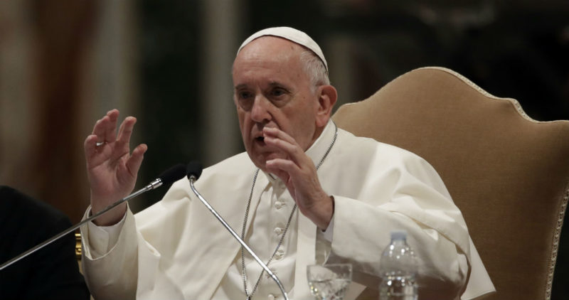 El Papa Francisco afirma que la pacificación del país surge de pactos politicos, de unidad y pide no negociar con criminales