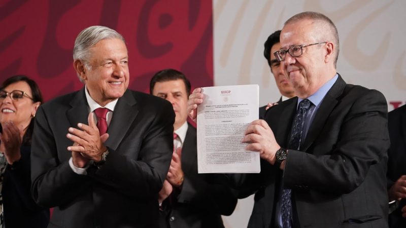 Lanza AMLO plan de apoyo financiero a Pemex; puede disponer de hasta 8 mil millones de dólares de tres bancos internacionales
