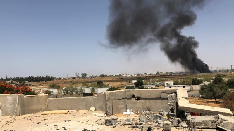 40 muertos y unos 80 heridos tras un ataque aéreo contra un centro de detención de inmigrantes en Trípoli