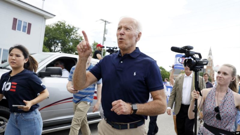 Biden, quien lidera la nominación presidencial demócrata, se dice de centroizquiera y considera que sería ideal que haya una vicepresidenta