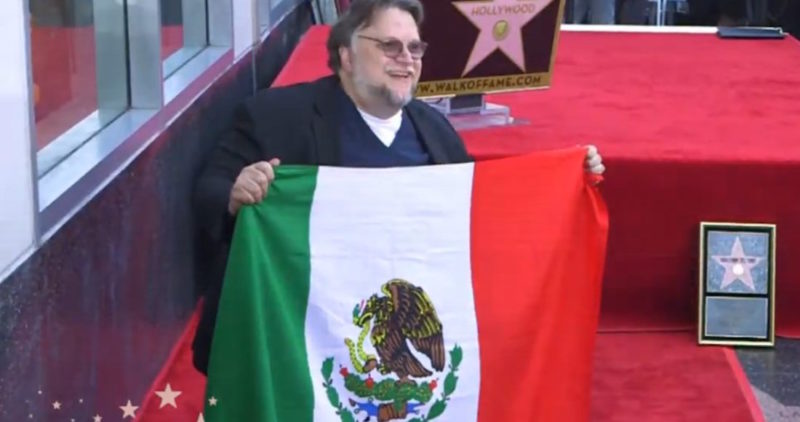 Video: Guillermo del Toro ondea la bandera de México al recibir su estrella en el Paseo de la Fama de Hollywood