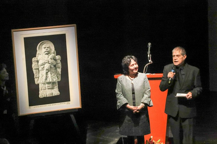 Homenaje a un “abrumado” Héctor Bonilla por 55 años de trayectoria