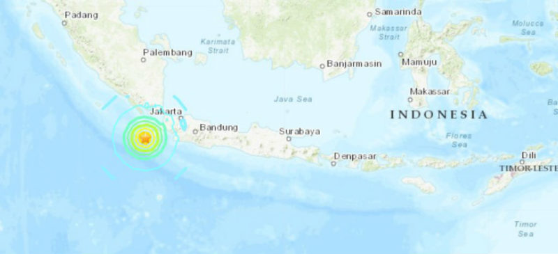 Sismo de 7.4 sacude Indonesia y activa la alerta de tsunami