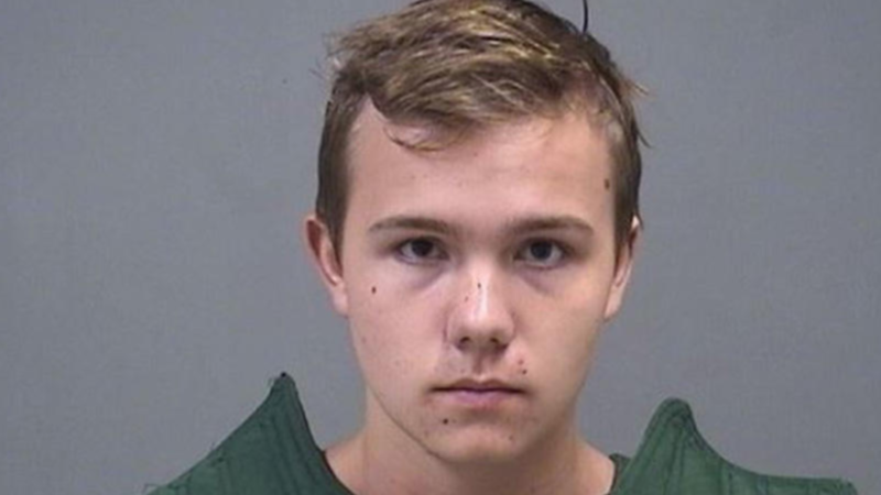 Videos: A joven blanco, de 18 años, simpatizante con tiroteos en Dayton y El Paso, el FBI le encontró 15 rifles, 10 pistolas y 10 mil balas en su casa