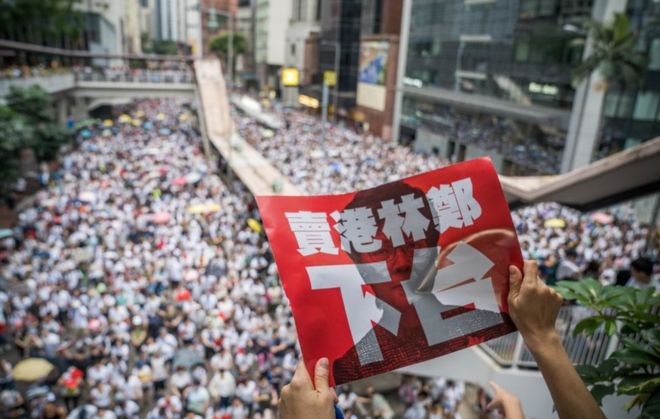 Videos: China acusa a EEUU de orquestar los “actos criminales antichinos” en Hong Kong