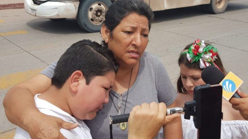 Video: Maestra tranquiliza a sus alumnos con bailes y cantos tras una balacera afuera de su escuela en Guaymas, Sonora