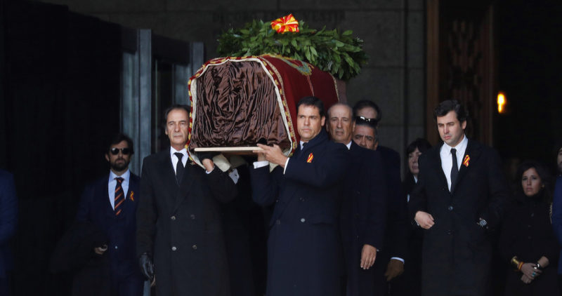 España saca la momia de Franco de su memorial. Una GUÍA MÍNIMA para saber quién fue el dictador