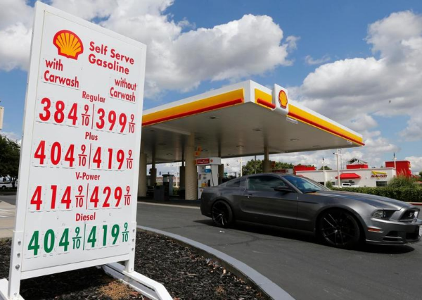 Gobernador de California pide investigar a compañías petroleras por los altos precios de la gasolina en el estado