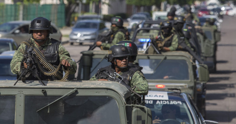 Fuerzas militares recorren las calles de Culiacán; en Veracruz despiden a soldado asesinado
