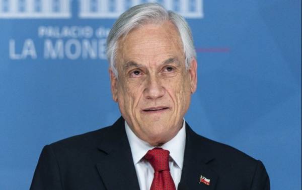 Videos: Piñera pide la renuncia a todos sus ministros y propone el fin del estado de emergencia