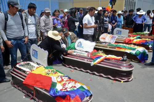 Por decreto, ya es legal reprimir las protestas en Bolivia, ya van 23 muertos