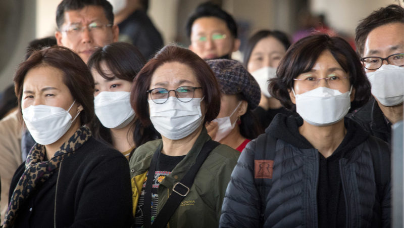 Videos: 170 fallecidos y 8200 infectados por coronavirus en China. En otros países, 70 casos en más de 150 naciones