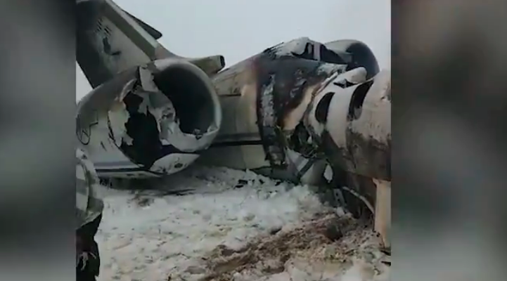 Video: Avión de EU, estrellado en Afganistan; talibanes dicen que ellos lo derribaron
