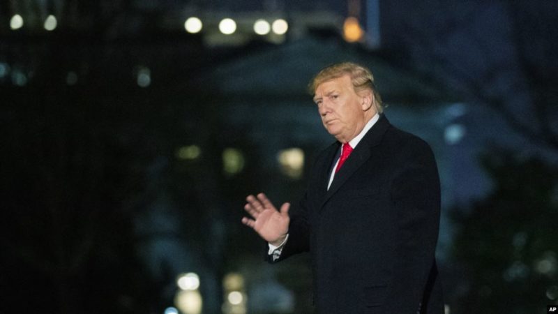 Trump estará en el Foro Económico Mundial de Davos mientras que en EU es sometido a juicio