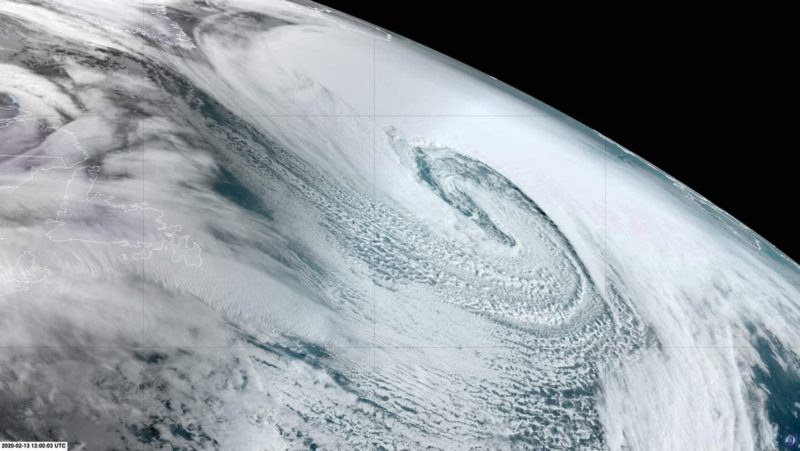 Video: Imágenes de satélite muestran un ‘ciclón bomba’ formado sobre el Atlántico que se dirige al norte de Europa