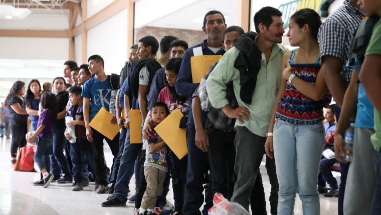 Corte de Apelaciones detiene temporalmente que solicitantes de asilo en EU esperen en México al término de sus casos
