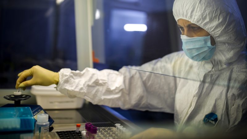 California alista 16 laboratorios para hacer sus propias pruebas de coronavirus