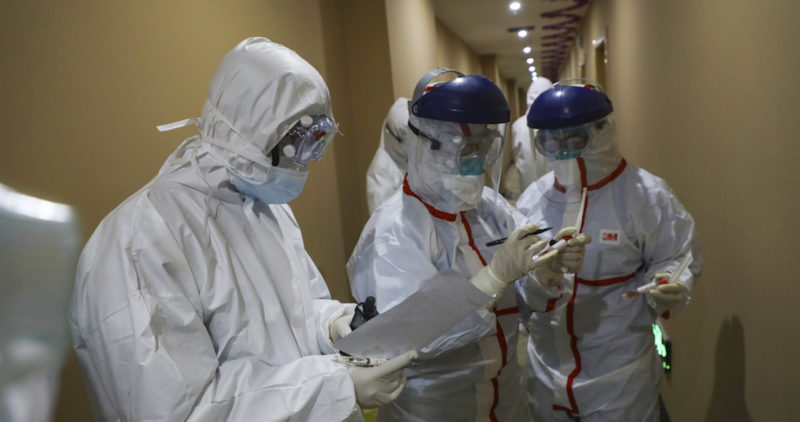 China eleva a 722 el número de muertos por coronavirus, y confirma más de 34 mil infecciones