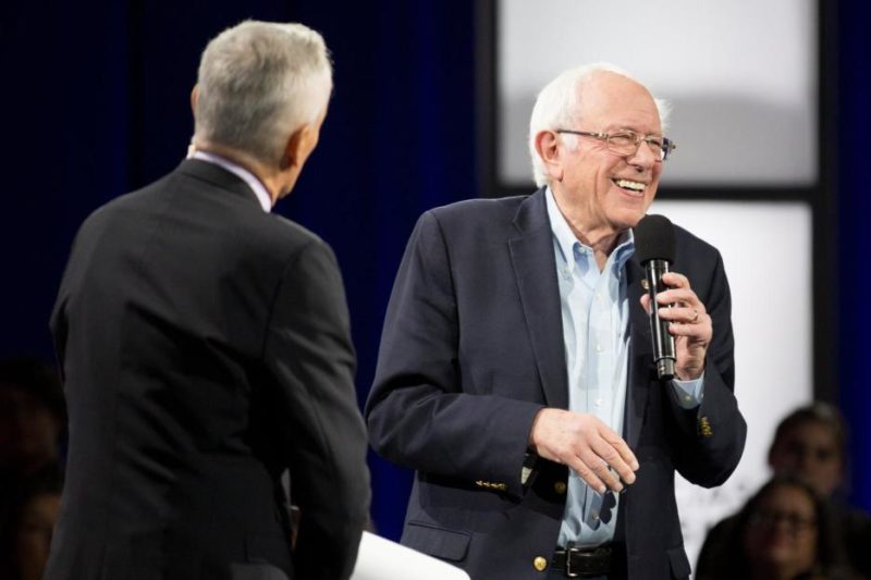 Sanders afirma que su propuesta política socialista no es como como Venezuela o Cuba