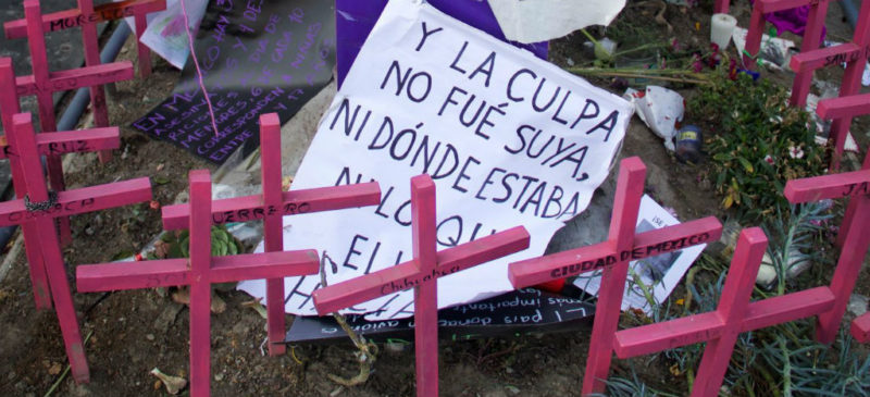Video: Aumenta apoyo a #UnDíaSinNosotras. AMLO dice que la derecha está metida en el paro. Aristegui le responde: no se equivoque, no es contra su gobierno