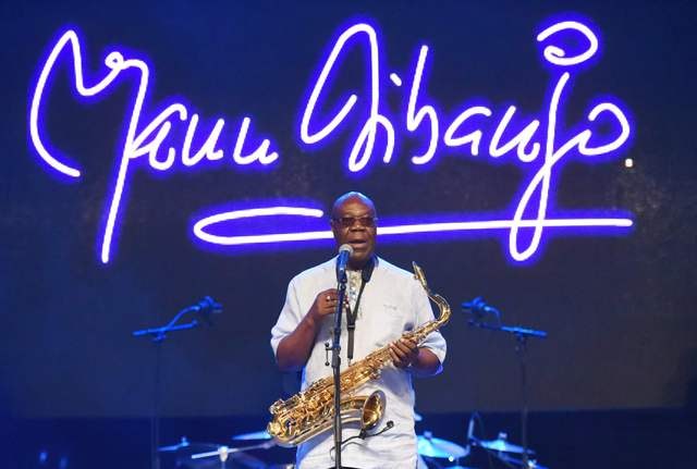 Video: Célebre saxofonista camerunés Manu Dibango muere por Covid-19
