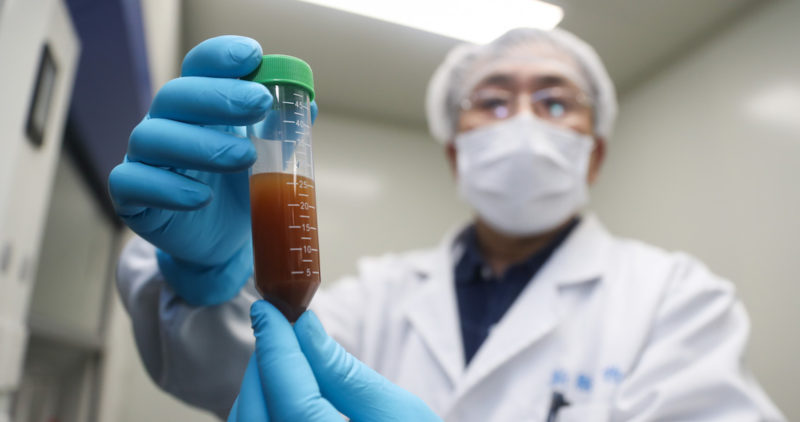 China revela que ya tiene vacuna contra el COVID-19, y autoriza los ensayos clínicos en los humanos